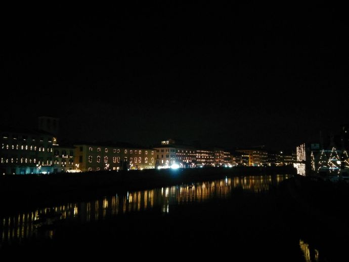 Veduta Lungarno di Pisa durante la Luminara